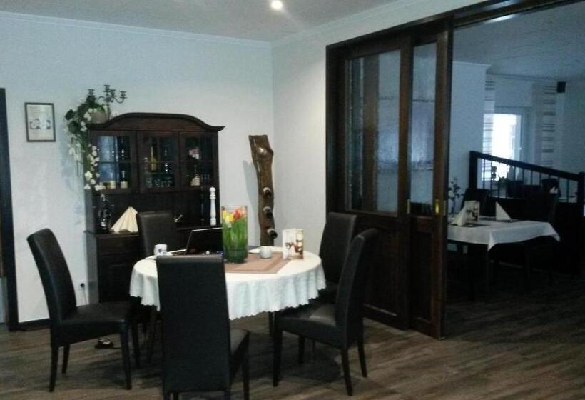 ホテル Restaurant Zum Wacholderhain