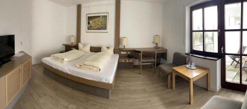 Waldhotel Felsentor