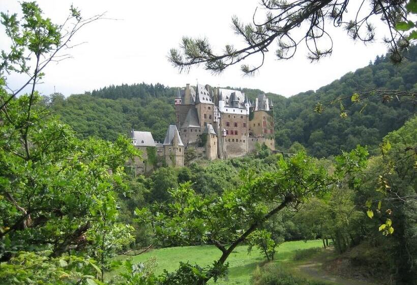 Winzerhotel   Restaurant Zum Moselstrand