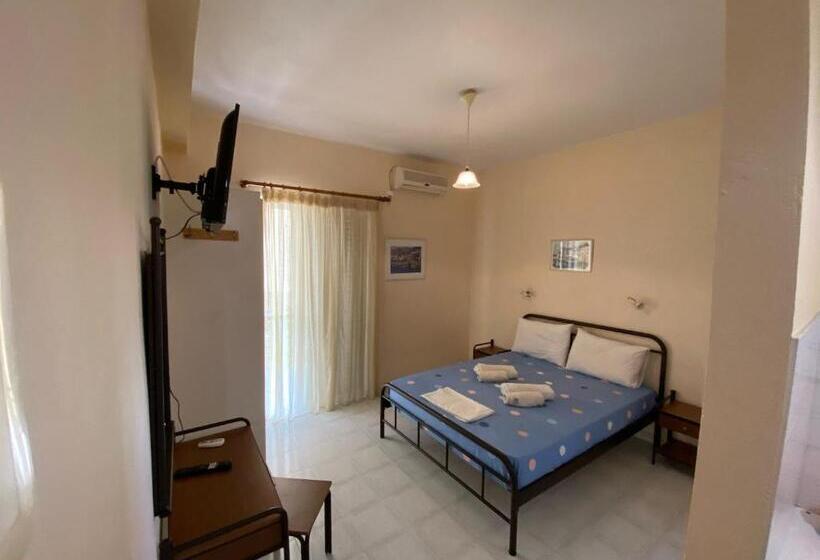 Polyxenis Rooms