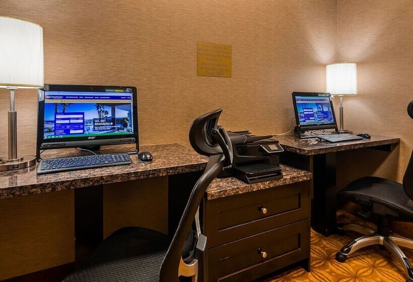 هتل Best Western Plus Estevan Inn & Suites