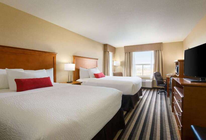 בית מלון כפרי Days Inn & Suites By Wyndham Edmonton Airport