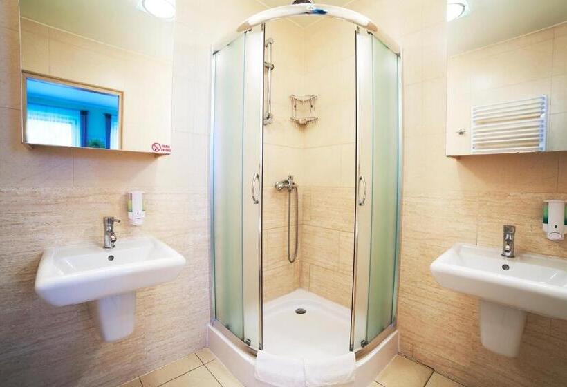 ホテル Standard Delegacyjny Bed & Breakfast