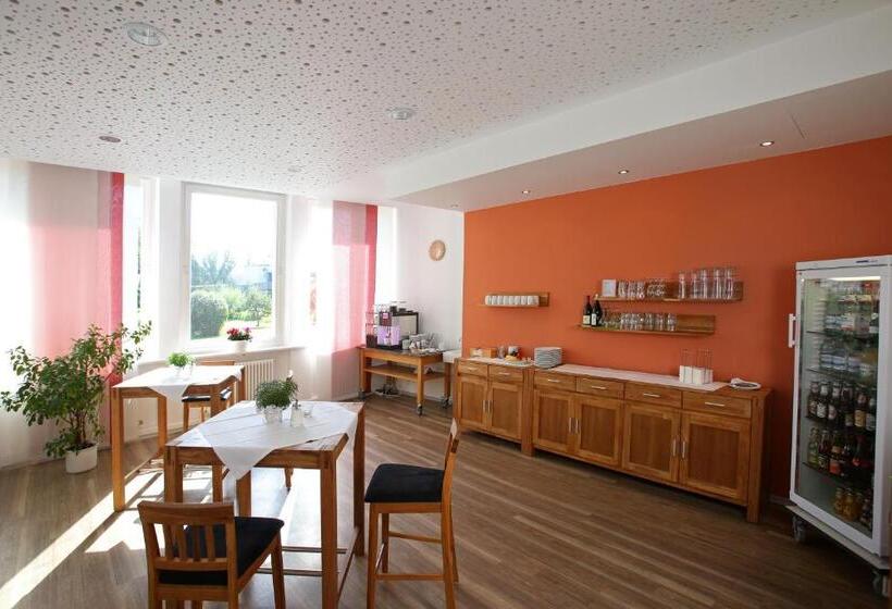 ホテル Tagungshaus Regina Pacis