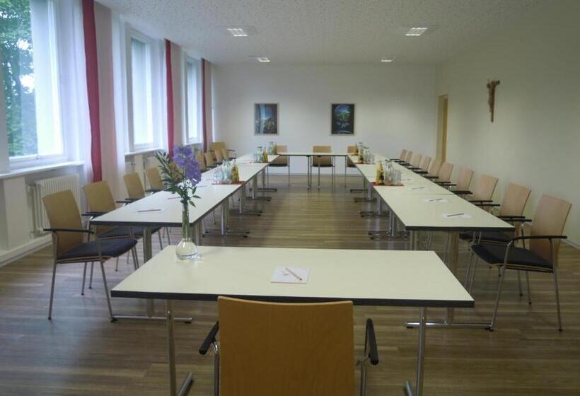 ホテル Tagungshaus Regina Pacis