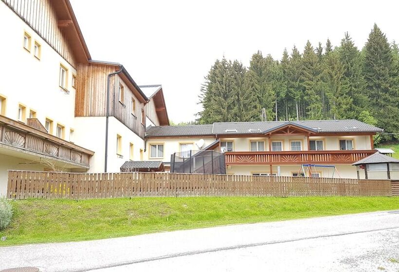 ペンション Roseggerhof