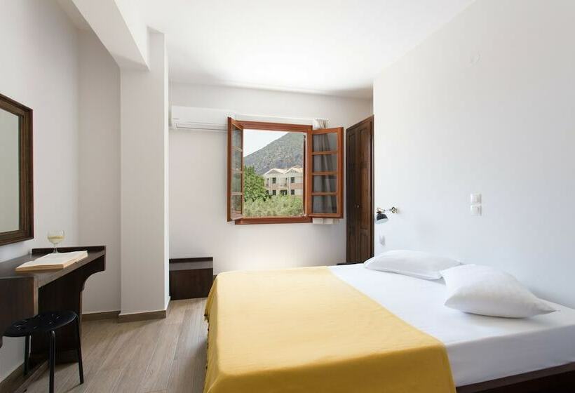 Venetia Apartments