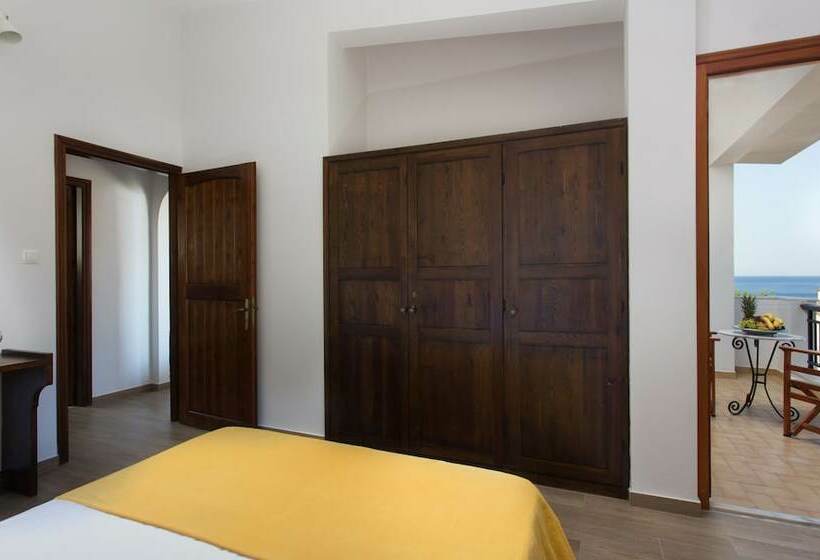 Venetia Apartments