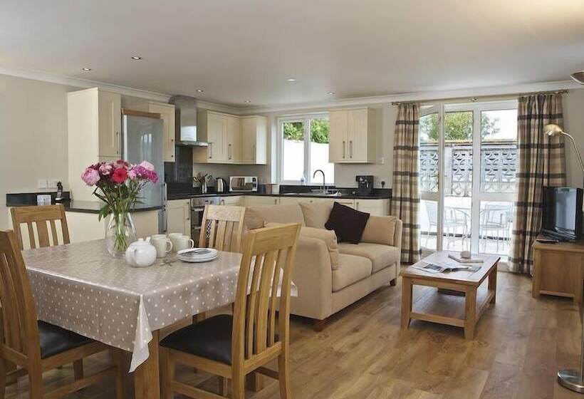 4 West Park Mews
