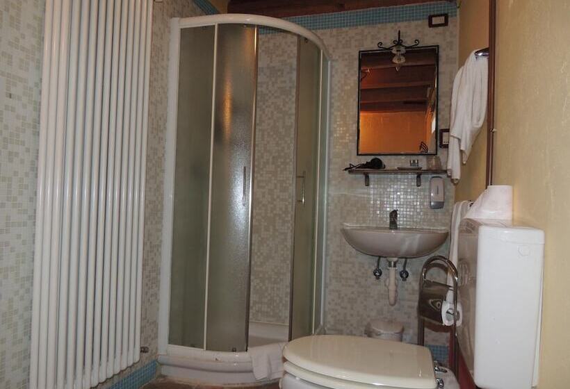 مبيت وإفطار Resort Villa Manin