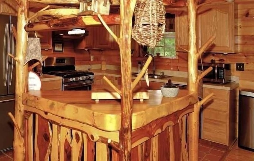Enchanted   1 Bedrooms, 1 Baths, Sleeps 2 Cabin By Redawning