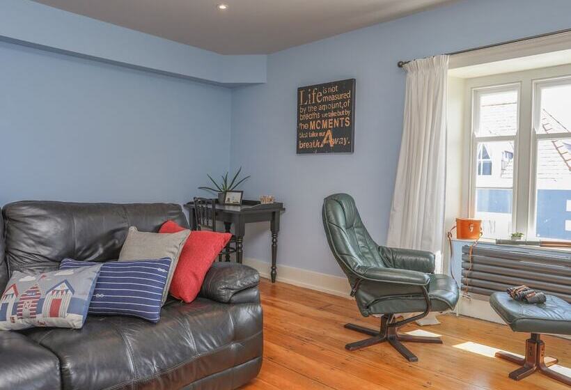 Gadlys House   Beau View