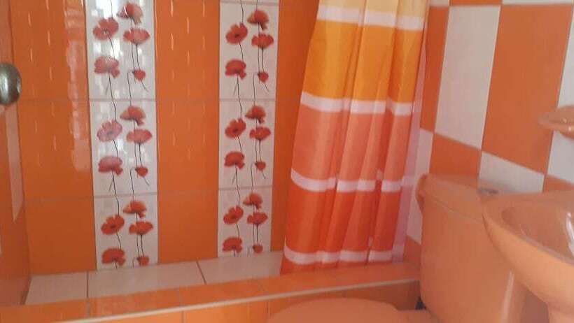 فندق فئة نجمة واحدة Backpakers Oasis De Moron