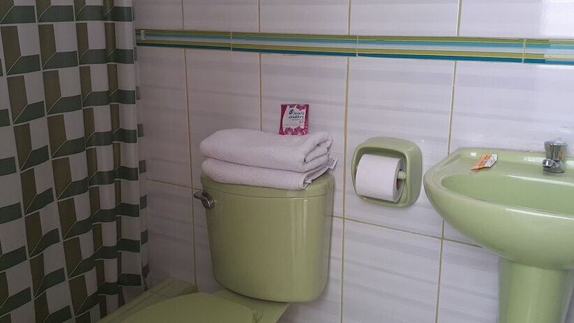 فندق فئة نجمة واحدة Backpakers Oasis De Moron