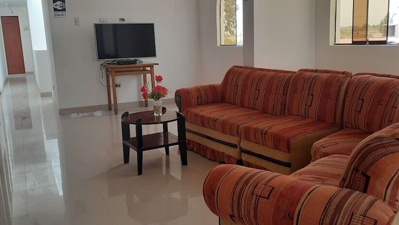 فندق فئة نجمة واحدة Backpakers Oasis De Moron