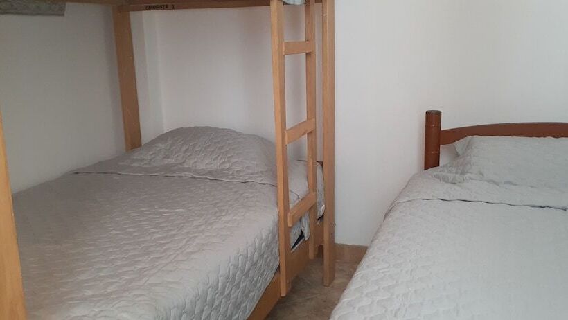فندق فئة نجمة واحدة Backpakers Oasis De Moron
