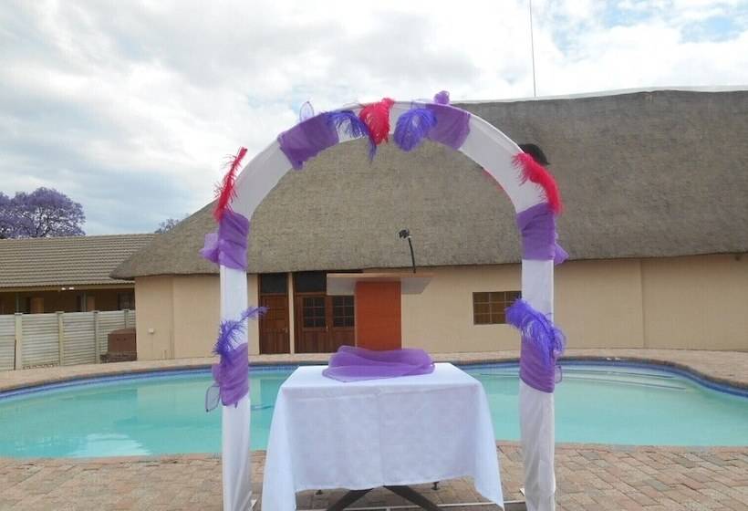 ホテル Thatch Palace Lodge