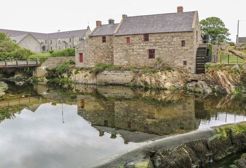 1 The Moorings