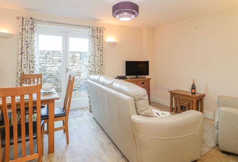 7 Malt House Court