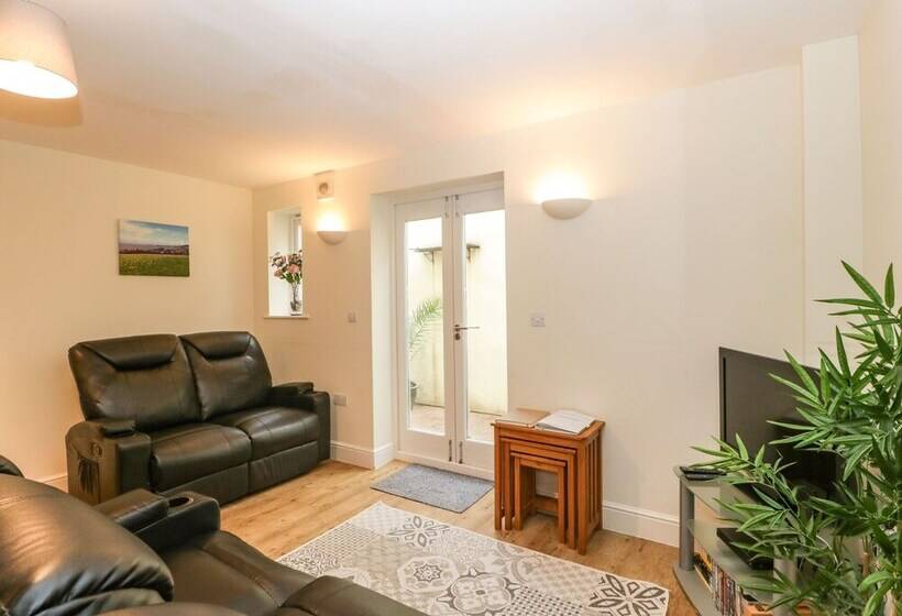 9 Malthouse Court
