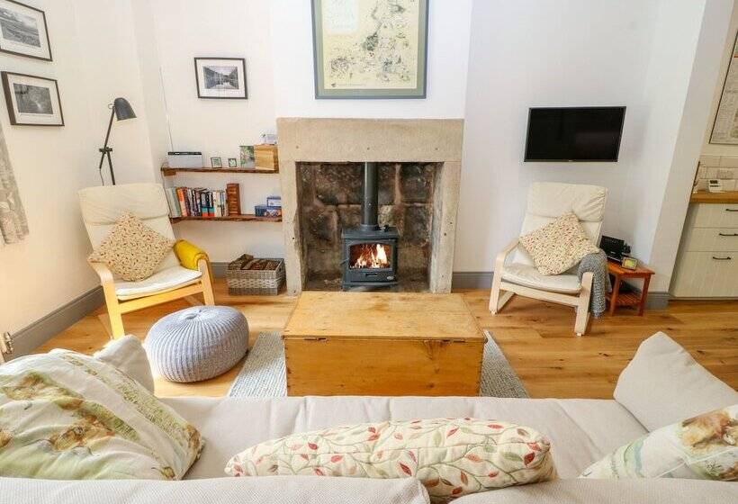 Cragside Cottage