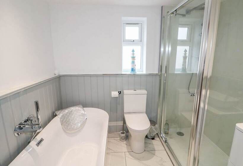 Duck Pond Cottage
