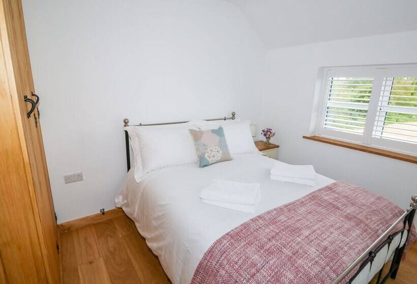 Duck Pond Cottage