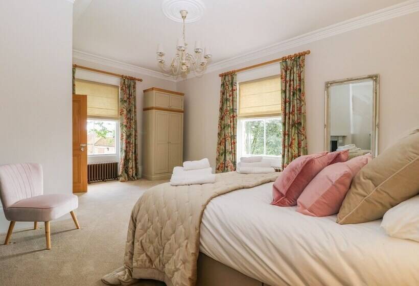 Hall Garth