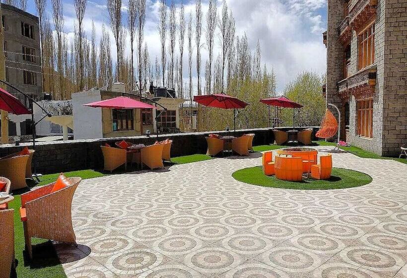 호텔 The Grand Yasmin Leh