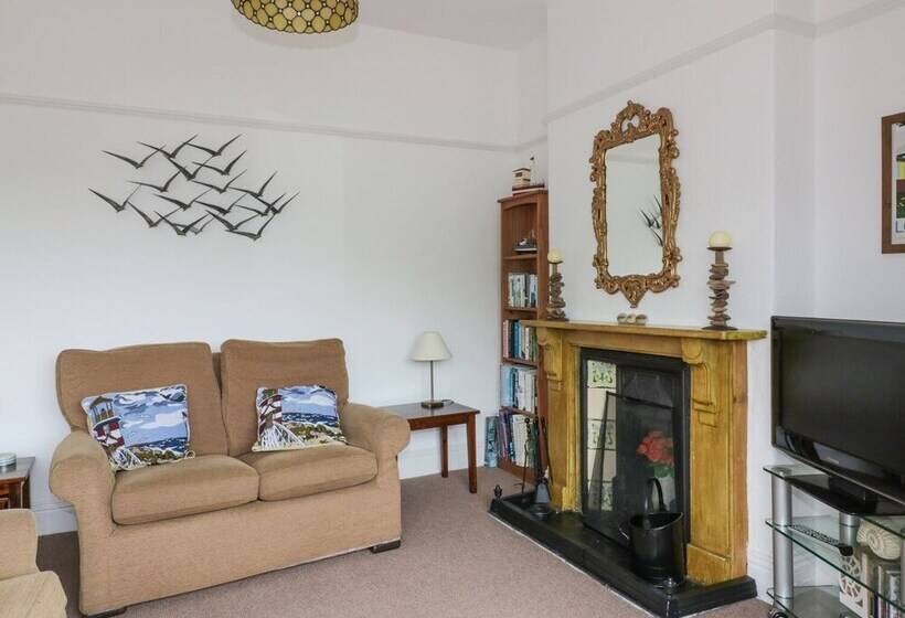 Lowena Cottage