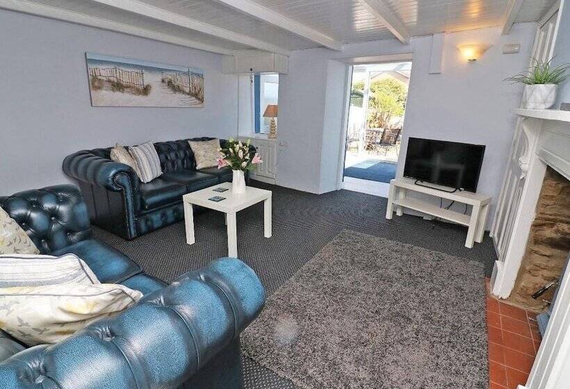 Pebble Cottage