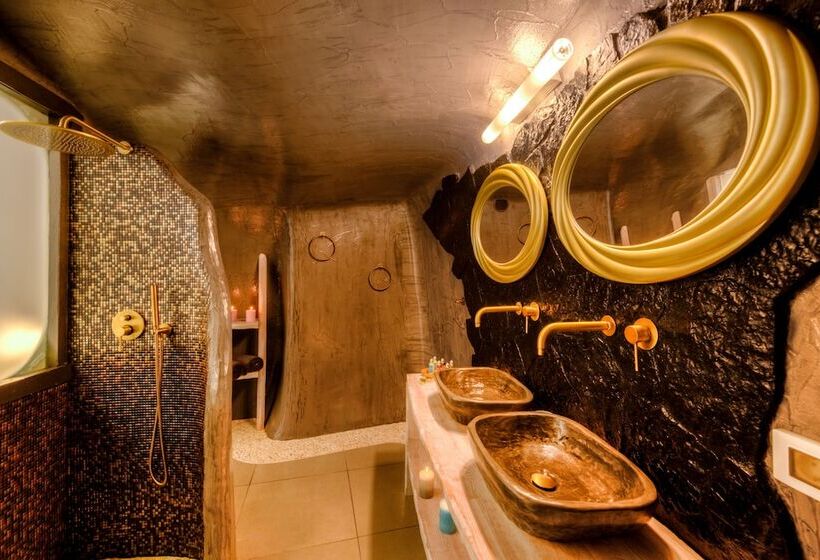 Pension Oia Angle Cavehouse