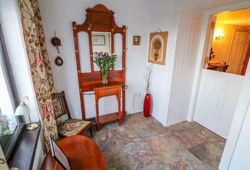 Woodleigh Cottage