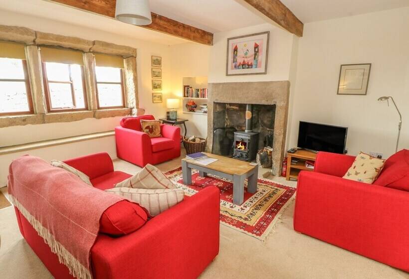 1 Horsehold Cottage