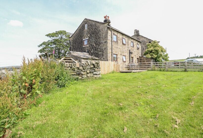 1 Horsehold Cottage