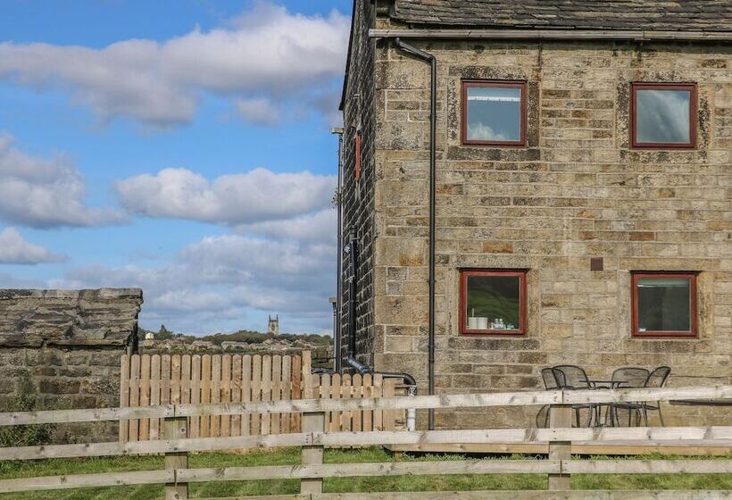 1 Horsehold Cottage