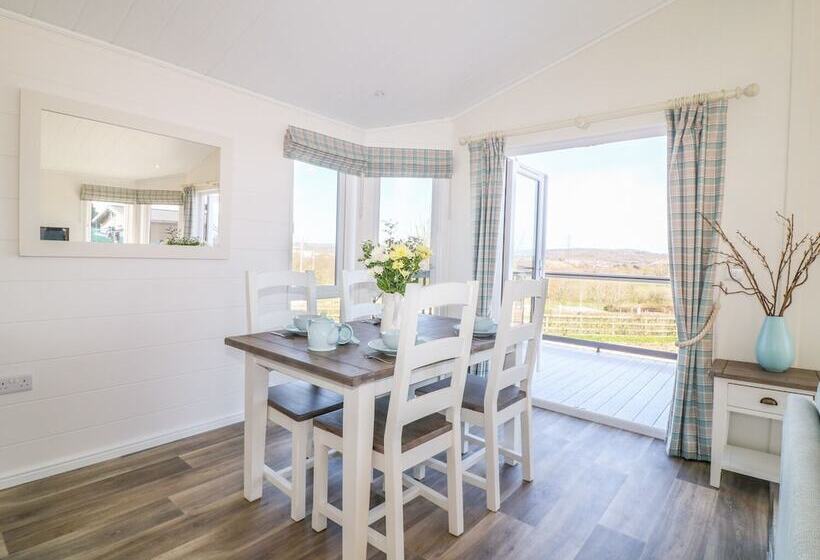 Ash Lodge