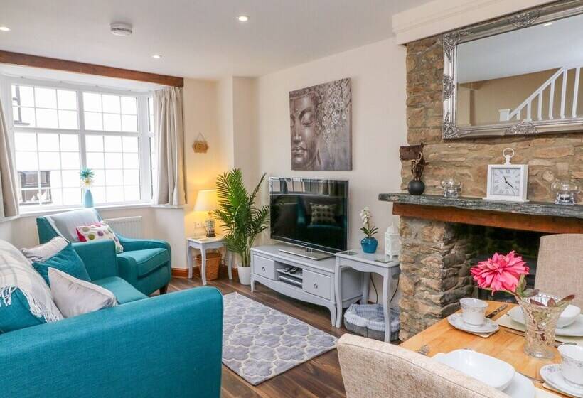 Cedarwood Cottage