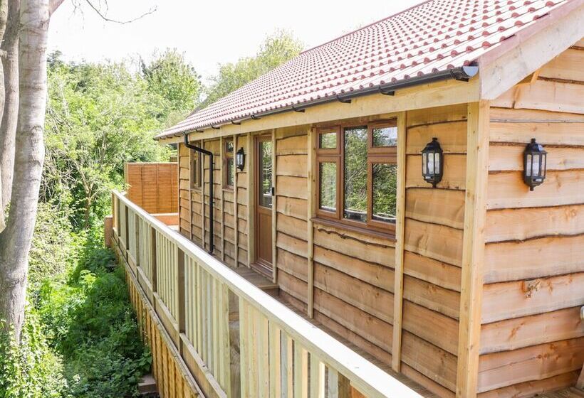 Elm Lodge
