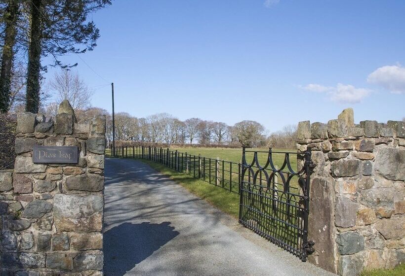 Hen Stabl Llandwrog