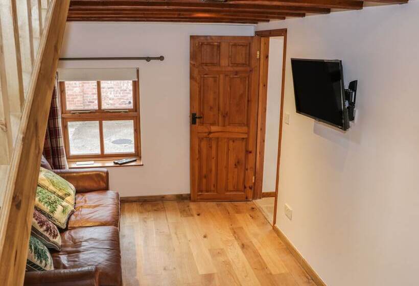 Old Hall Barn 4