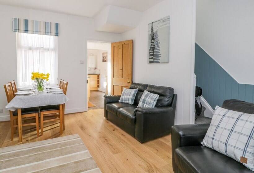 Sea Breakers Cottage