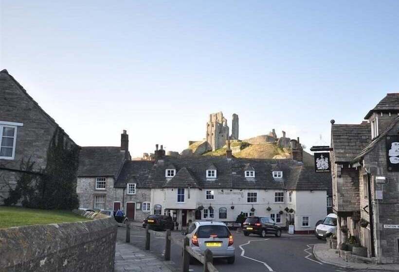 Tavern Way