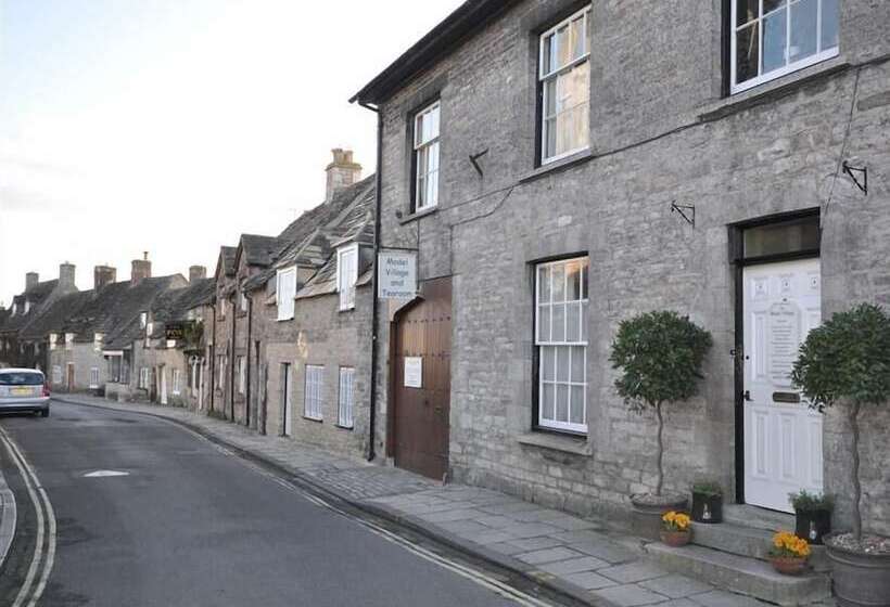 Tavern Way
