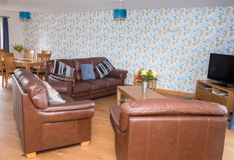 Walnut Cottage