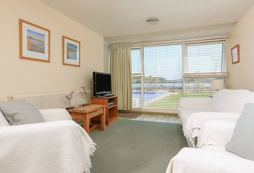 3 The Salcombe