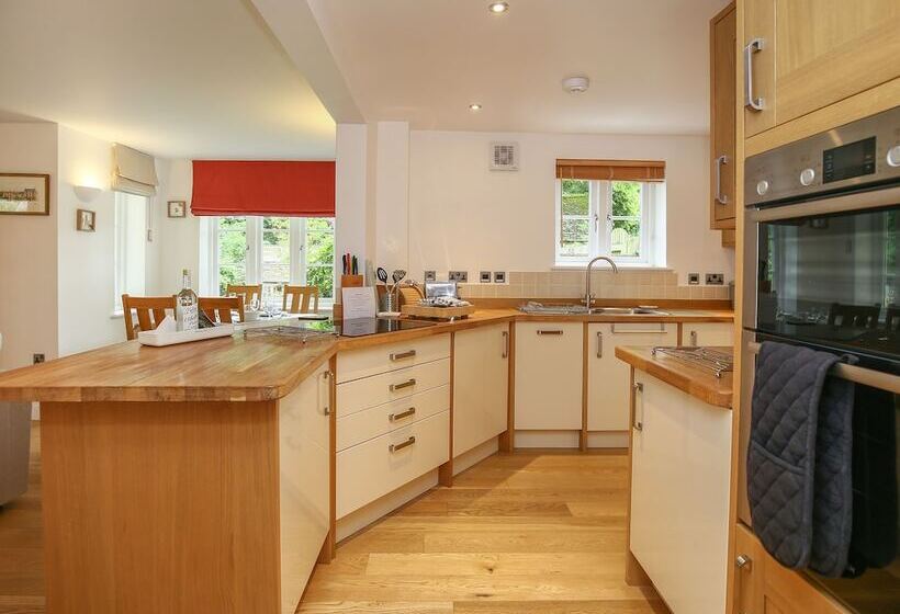 5 Burford Mews