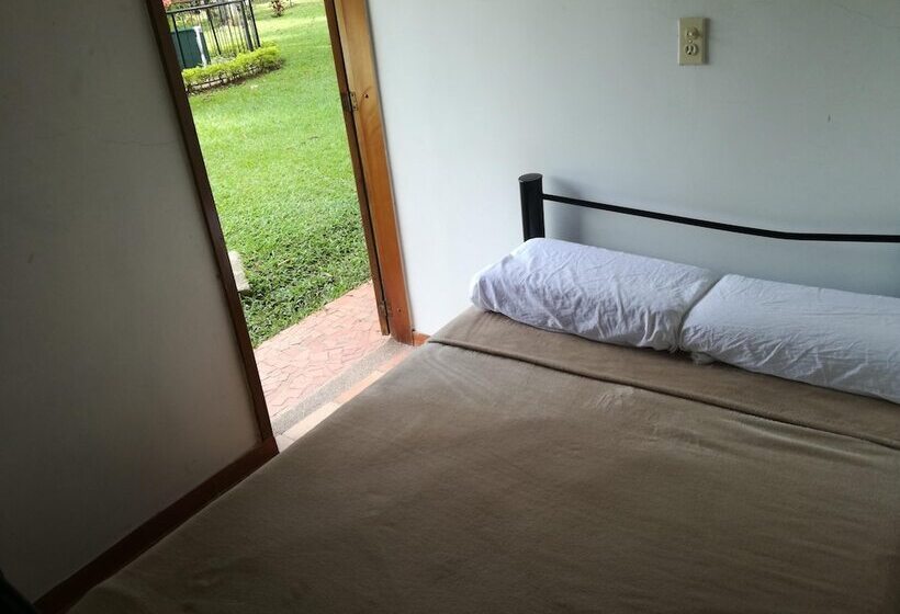 تختخواب و صبحانه Campestre Nukak Travellers Club