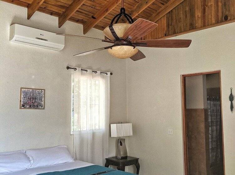 تختخواب و صبحانه Seaside Inn