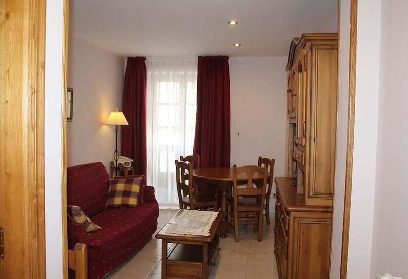 هتل Apartamentos La Lula